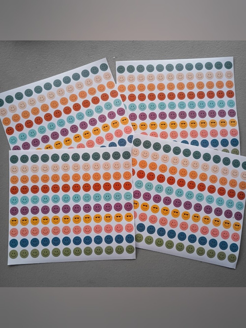 🌻 10 Pages Of Smiley Face Reward Sticker Sheets - Multicolor